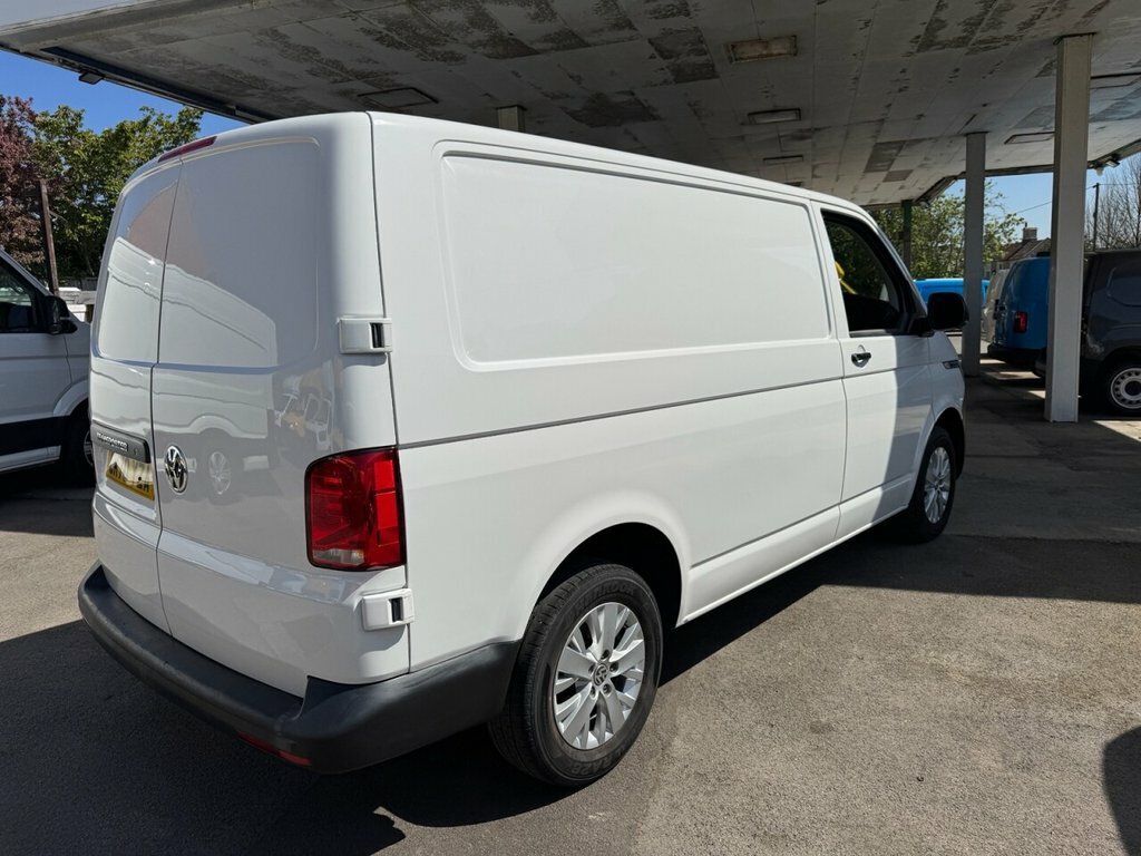 Volkswagen Transporter 2L Startline CK70YZA White #6