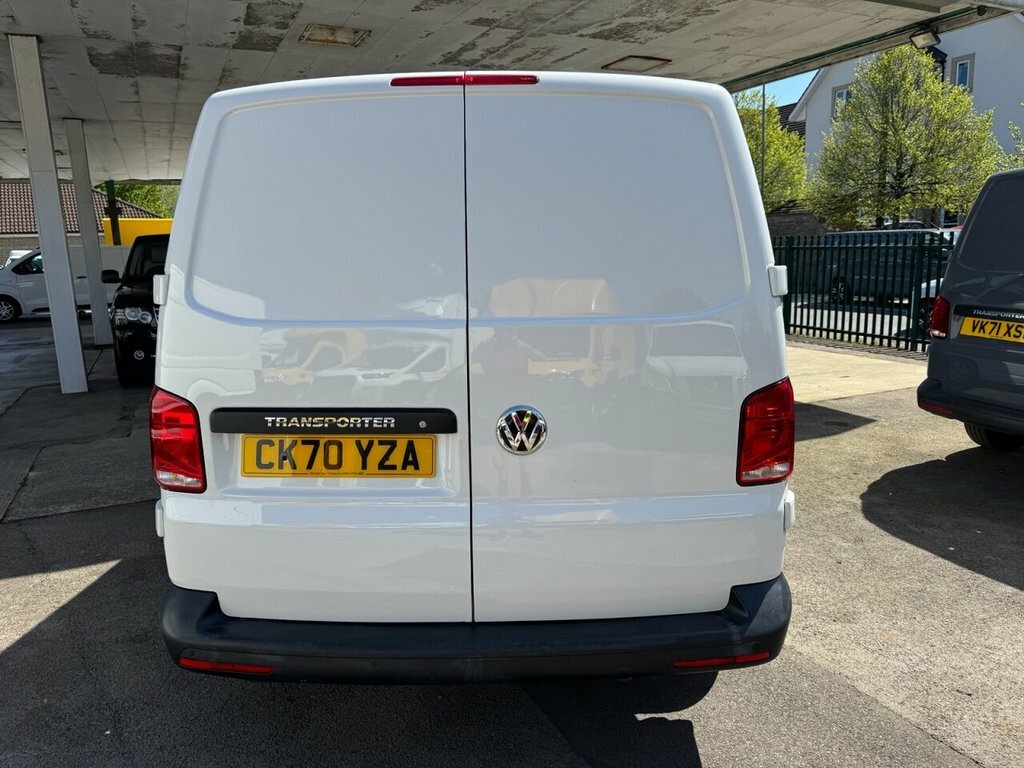 Volkswagen Transporter 2L Startline CK70YZA White #5