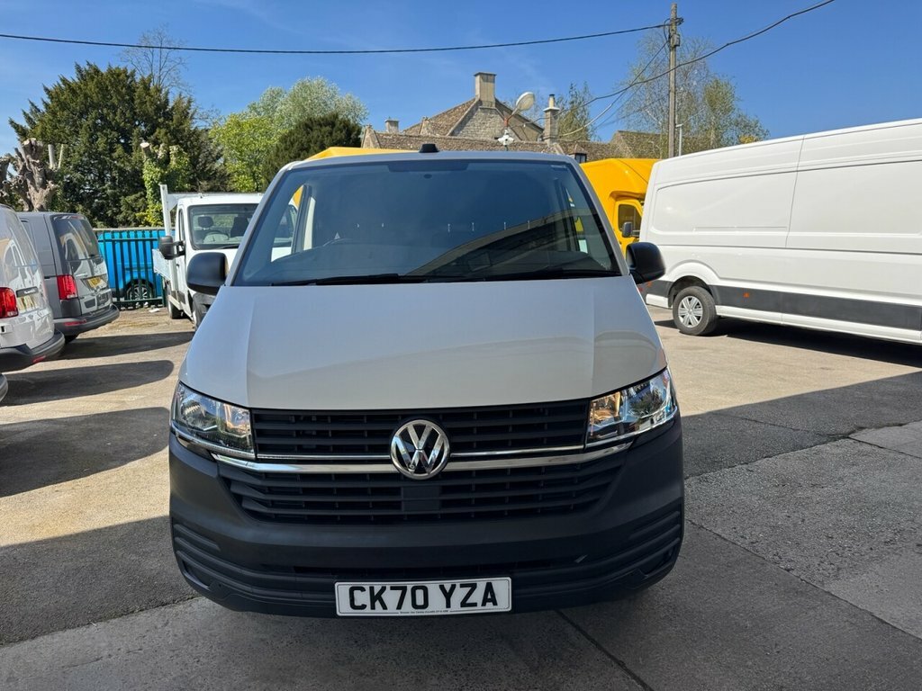 Volkswagen Transporter 2L Startline CK70YZA White #2