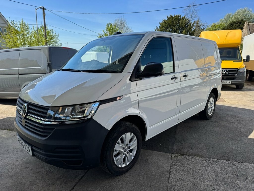Volkswagen Transporter 2L Startline CK70YZA White #3
