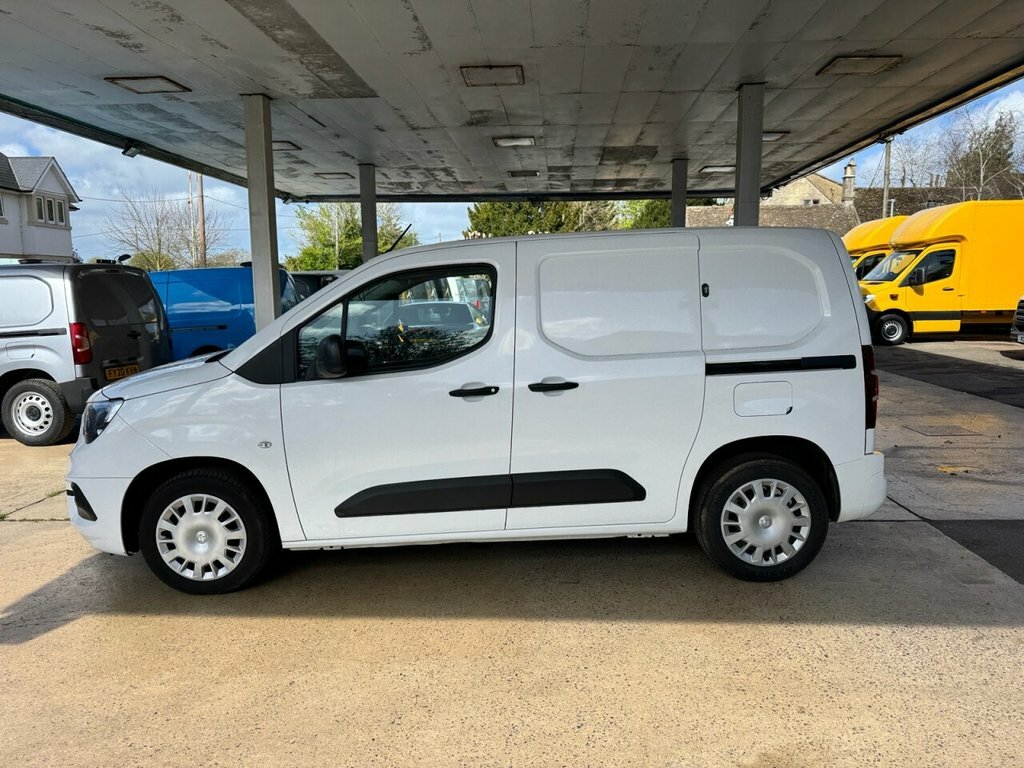 Vauxhall Combo 1.5L Sportive VU20XYK White #4