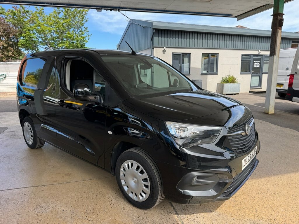 Vauxhall Combo 1.5L Pro Black