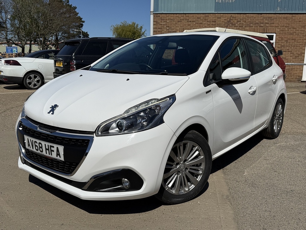 Peugeot 208 1.2 Puretech Signature U12151 Ulez AV68HFA White #5