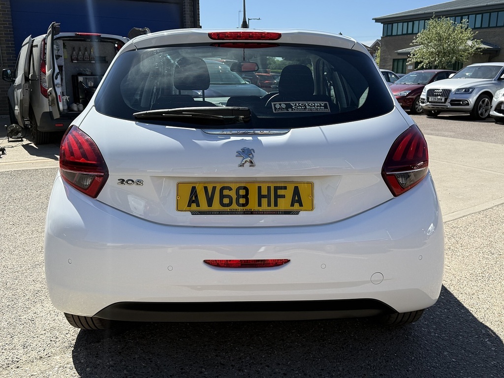 Peugeot 208 1.2 Puretech Signature U12151 Ulez AV68HFA White #3