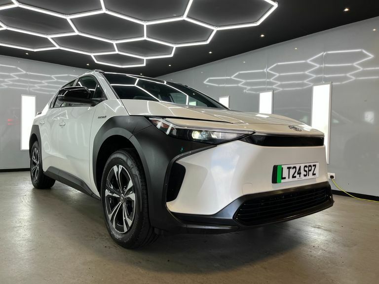 Toyota bZ4X Pure White #2