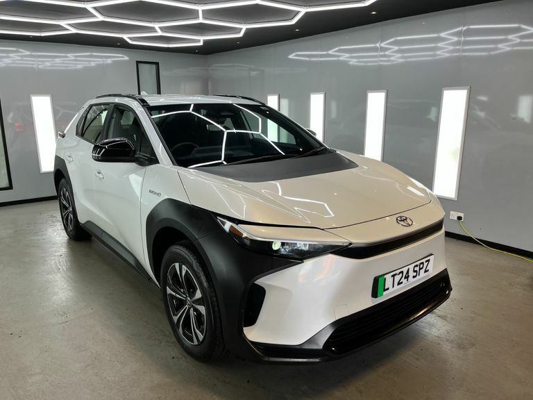Toyota bZ4X Pure White