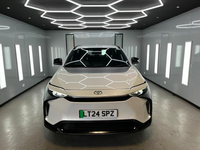 Toyota bZ4X Pure White #4
