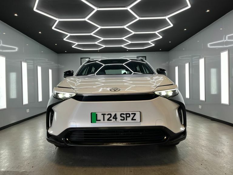 Toyota bZ4X Pure White #5