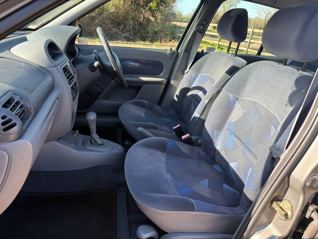 Renault Clio Rt Blue #32