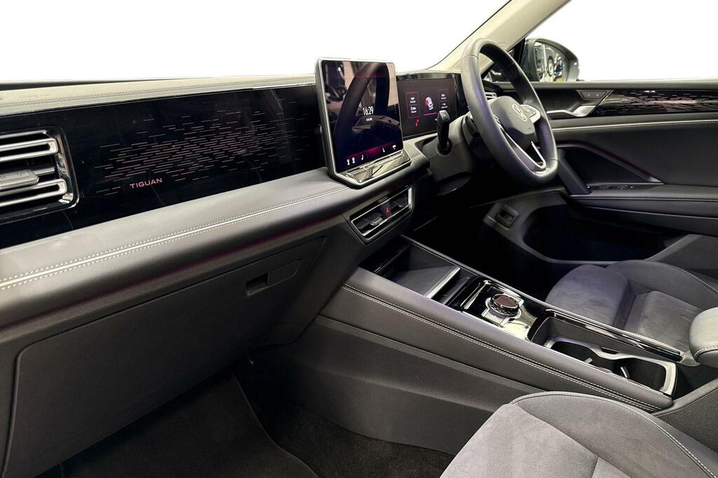 Volkswagen Tiguan Volkswagen Tiguan Elegance 1.5 Etsi 150 Ps 7-Speed KY75LRN Black #2