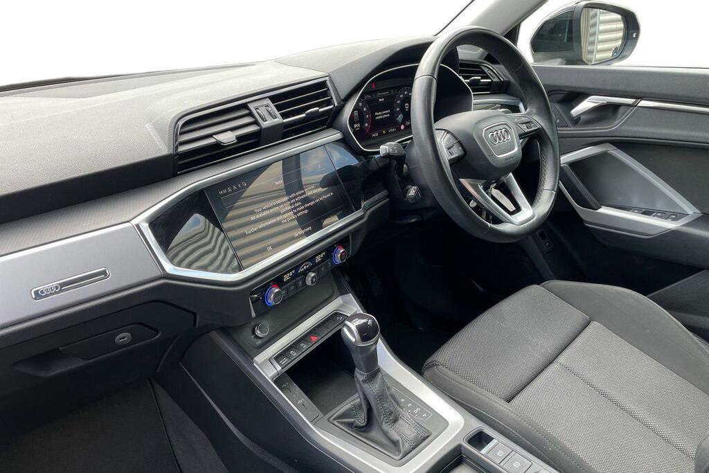 Audi Q3 Audi Q3 Sport 35 Tfsi 150 Ps S Tronic AE23XDJ Black #2
