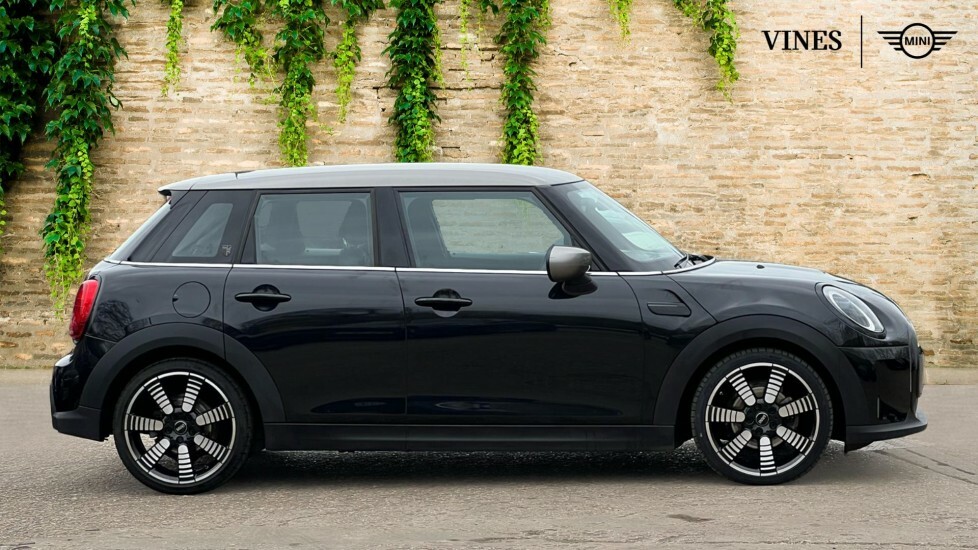 Mini Hatch 5-Door Hatch Cooper Exclusive HT22TVP Black #3