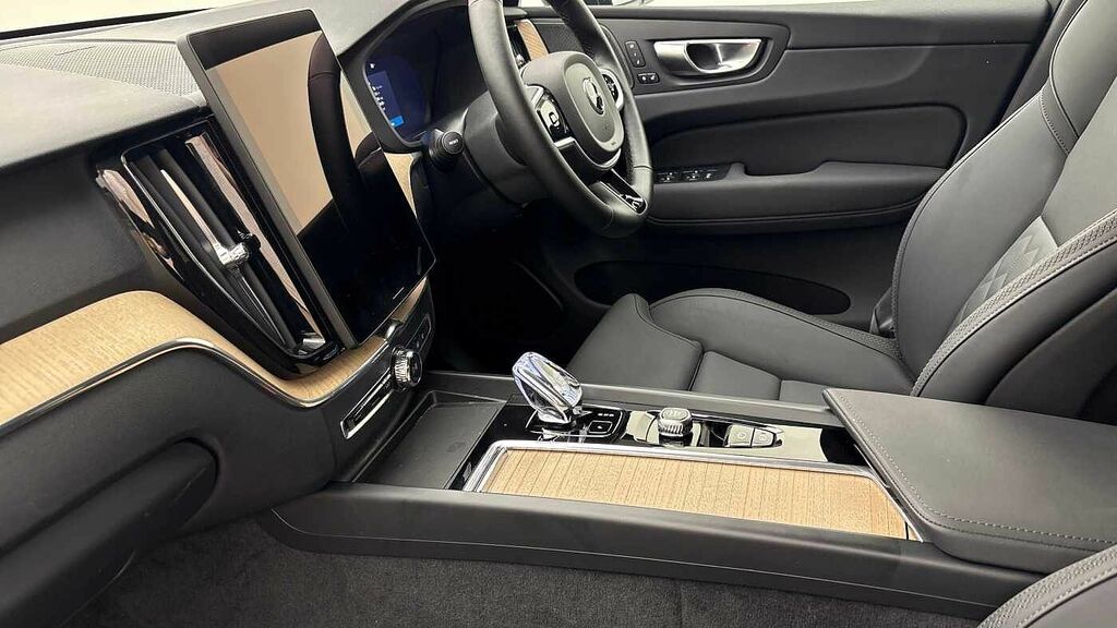 Volvo XC60 Plus, B5 Awd Mild Hybrid, Dark RJ25ZHN Silver #6