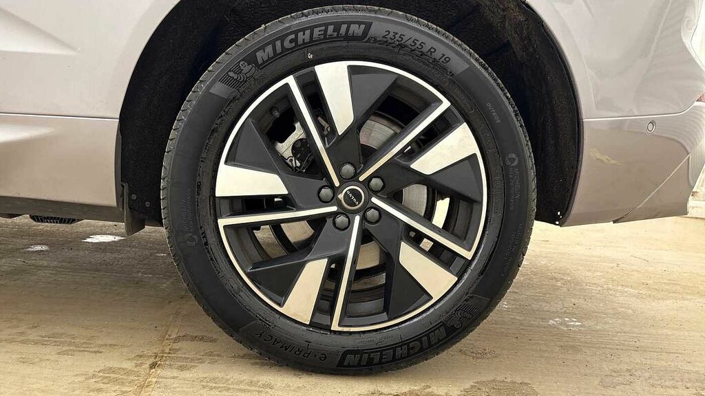 Volvo XC60 Plus, B5 Awd Mild Hybrid, Dark RJ25ZHN Silver #4