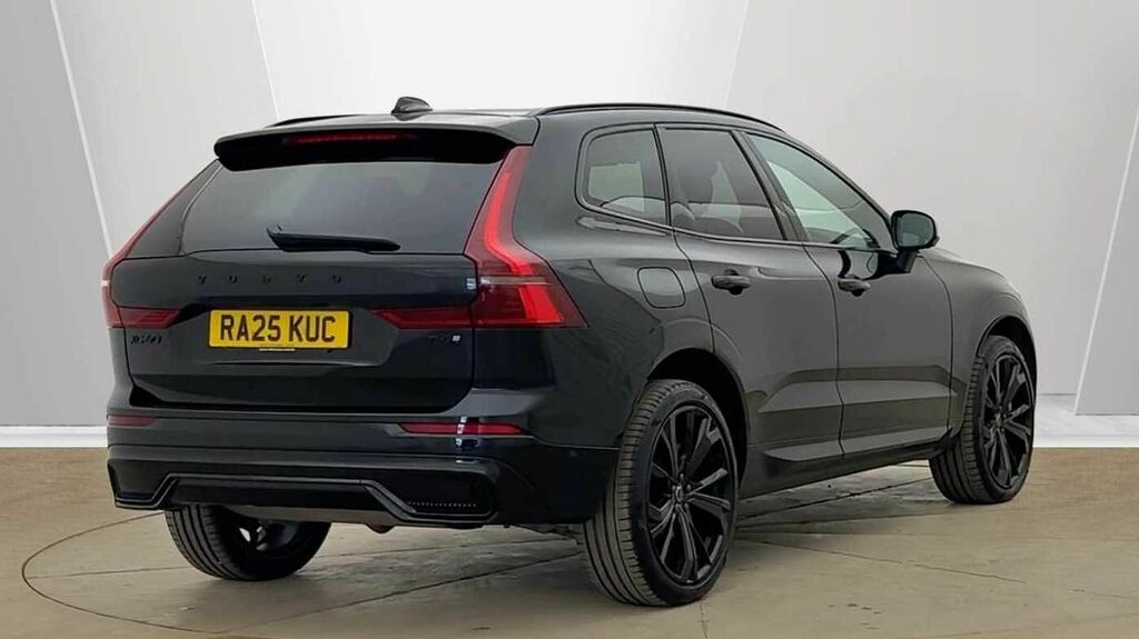 Volvo XC60 Black Edition Plus, T6 Awd Plug-in Hybrid, Electri RA25KUC Black #3