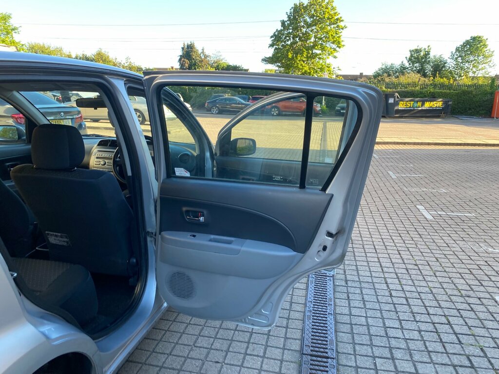 Daihatsu Sirion Se Silver #36