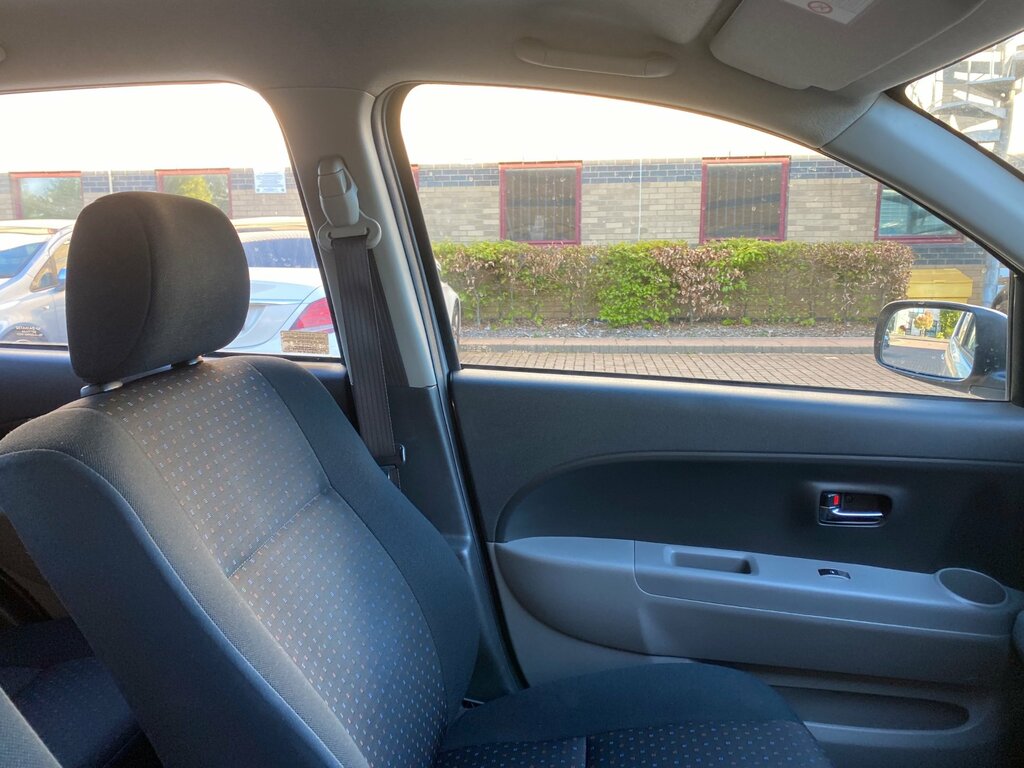 Daihatsu Sirion Se Silver #60