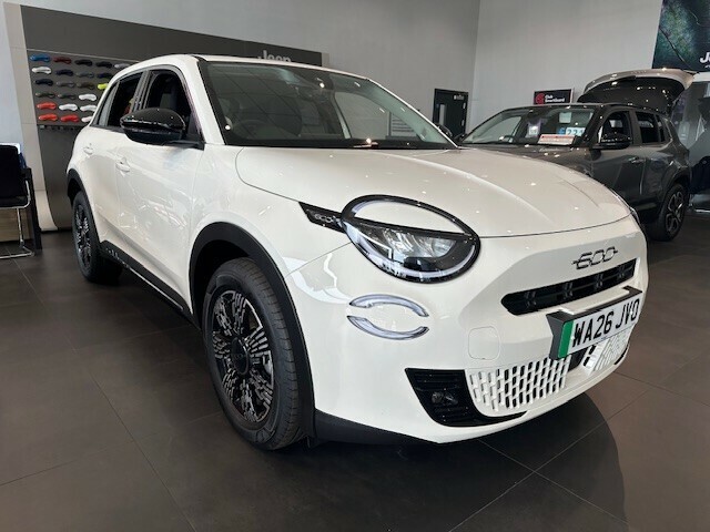 Fiat 600e 115Kw Red 54Kwh White