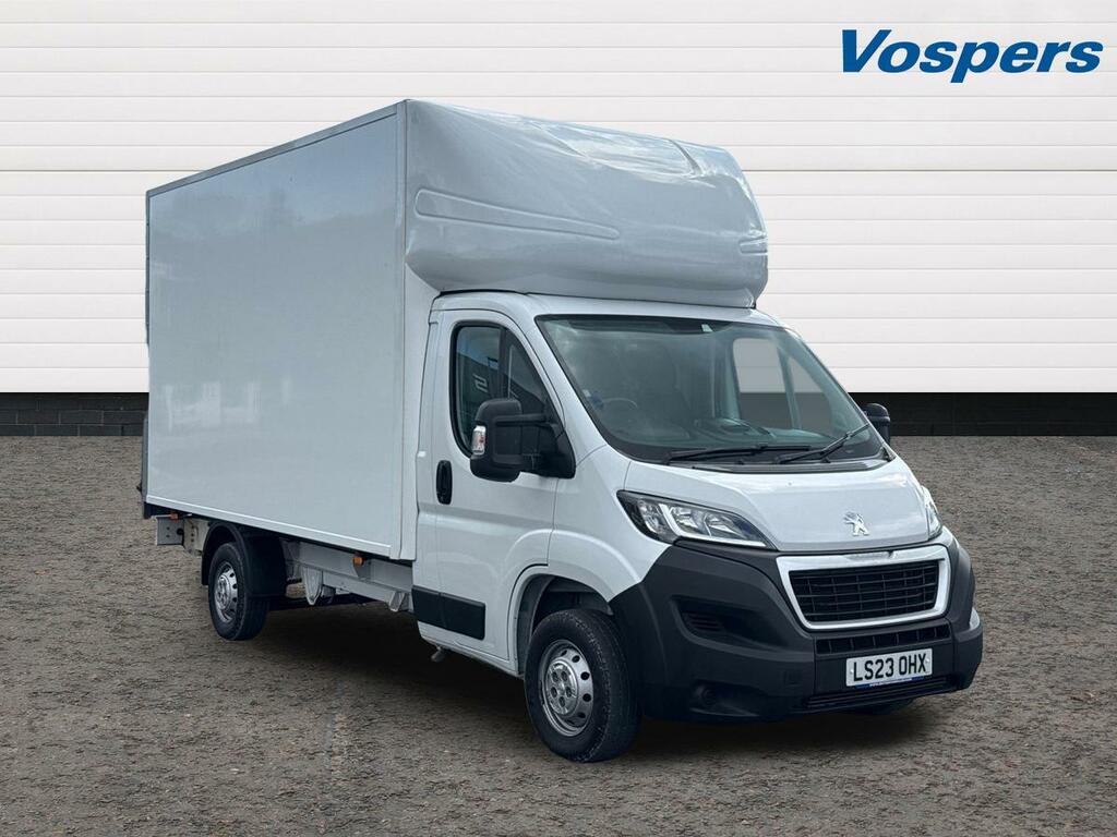 Peugeot Boxer 2.2 Bluehdi Luton 140Ps White