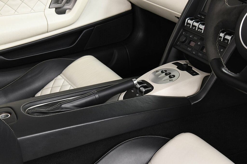 Lamborghini Gallardo Lp 570-4 Spyder Performante 2-Door White #16