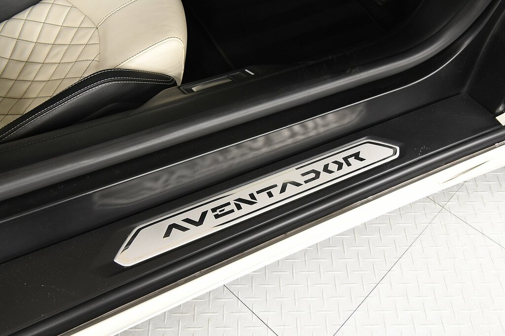 Lamborghini Aventador Lp 700-4 White #25
