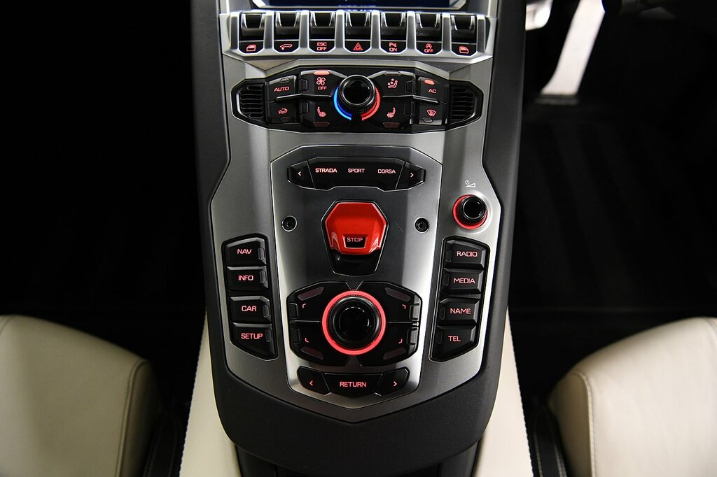 Lamborghini Aventador Lp 700-4 White #17