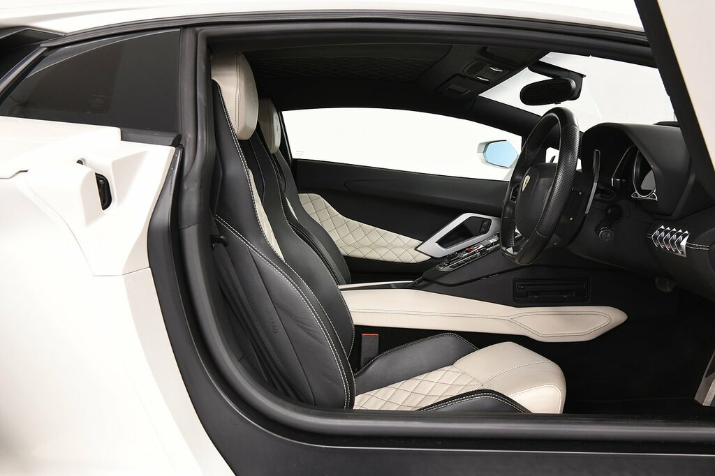 Lamborghini Aventador V12 Lp 700-4 White #6