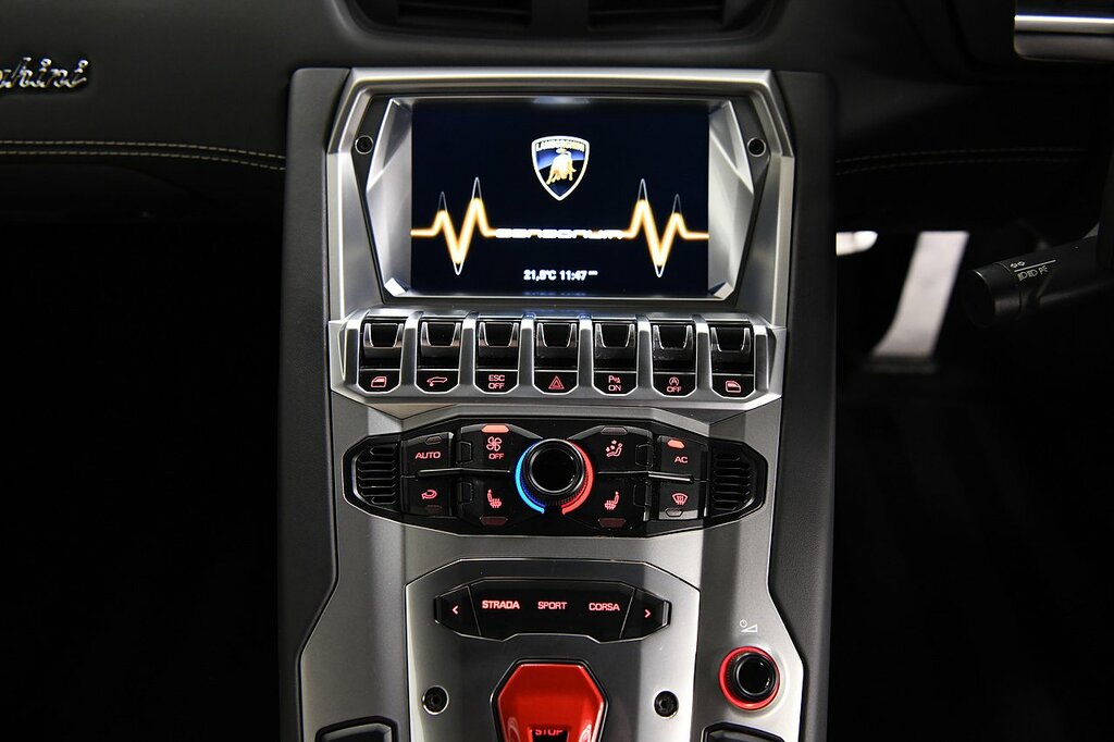 Lamborghini Aventador Lp 700-4 White #18
