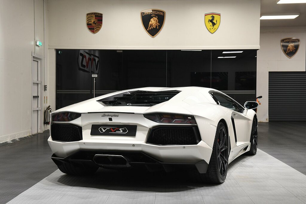 Lamborghini Aventador V12 Lp 700-4 White #3