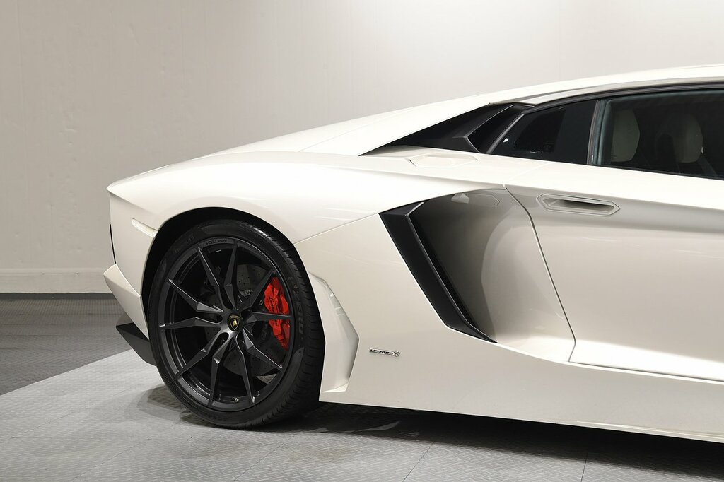 Lamborghini Aventador Lp 700-4 White #43