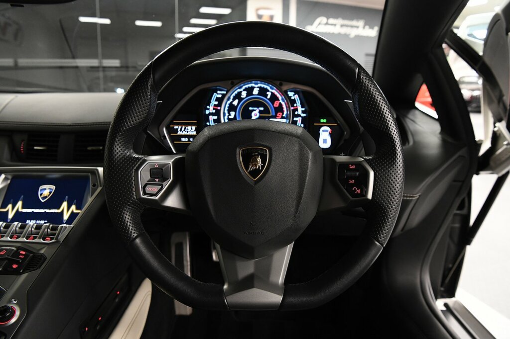 Lamborghini Aventador Lp 700-4 White #21