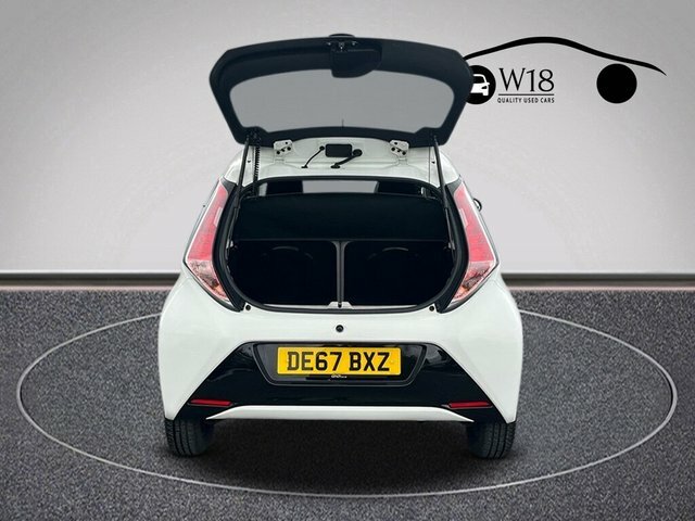 Toyota Aygo Vvt-i X-press Hatchback DE67BXZ White #5