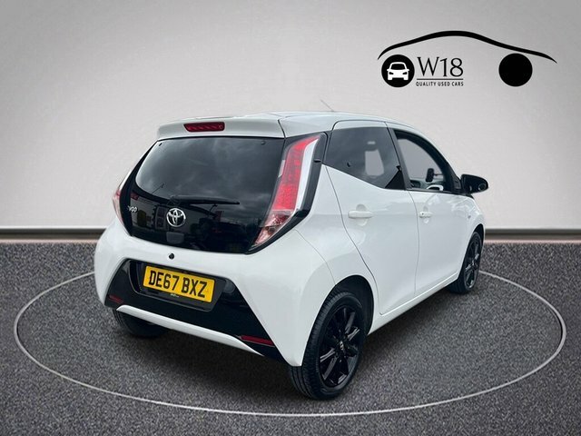 Toyota Aygo Vvt-i X-press Hatchback DE67BXZ White #3