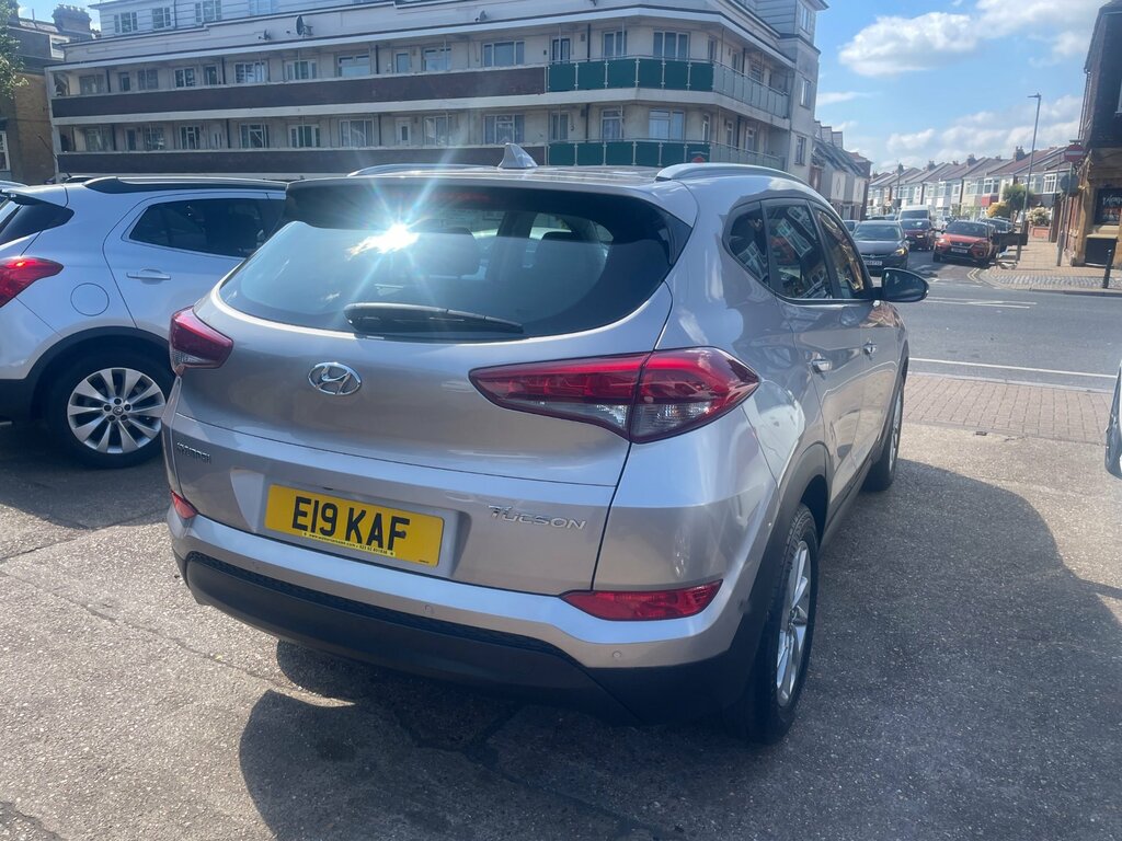 Hyundai Tucson 1.6 Gdi Blue Drive Se Nav Suv Eu E19KAF White #4