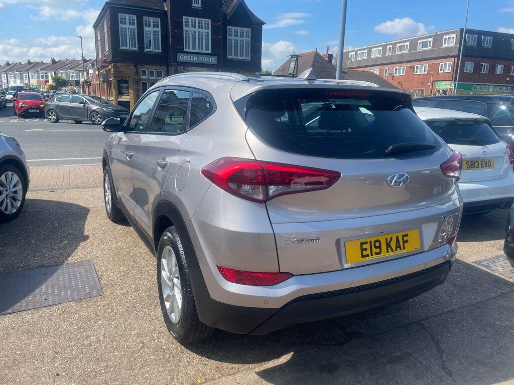 Hyundai Tucson 1.6 Gdi Blue Drive Se Nav Suv Eu E19KAF White #6