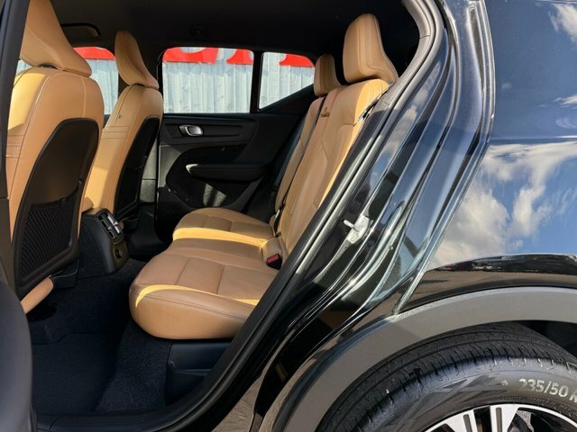 Volvo XC40 Suv HV70OYU Black #3