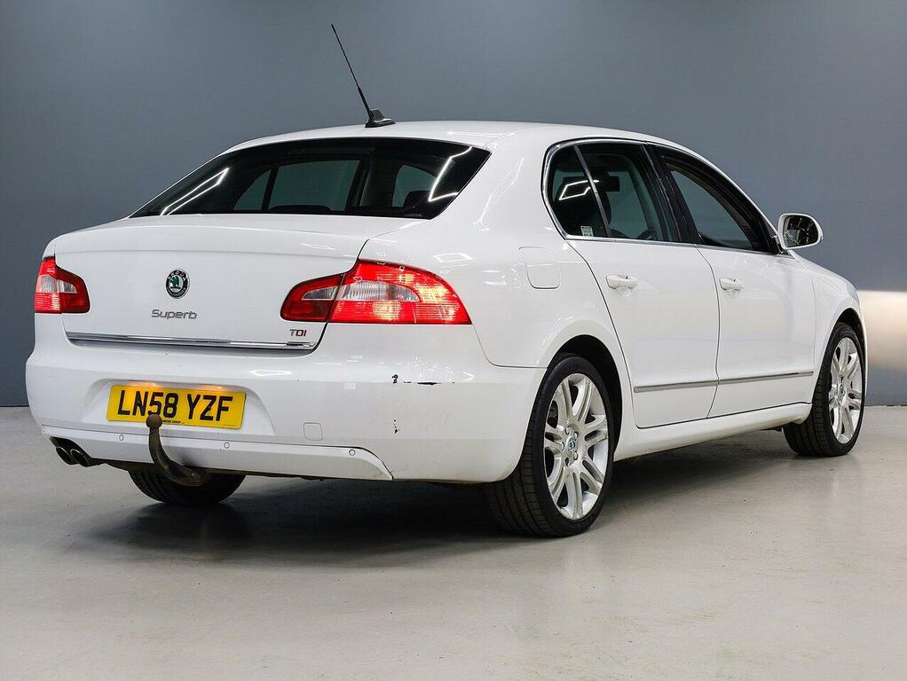 Skoda Superb 2.0 Se Tdi Silver #9