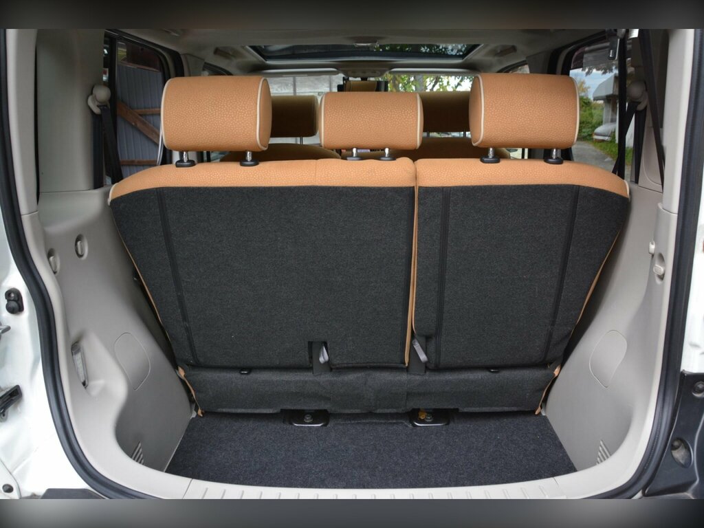 Nissan Cube Hatchback Brown #31