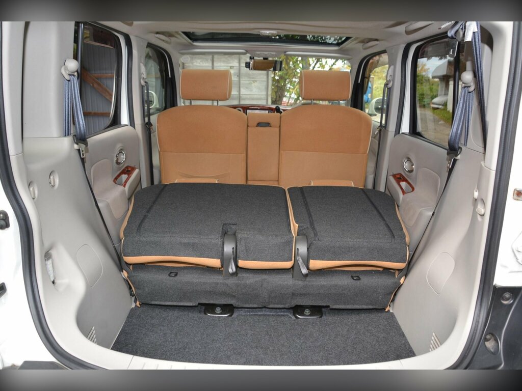 Nissan Cube Hatchback Brown #33