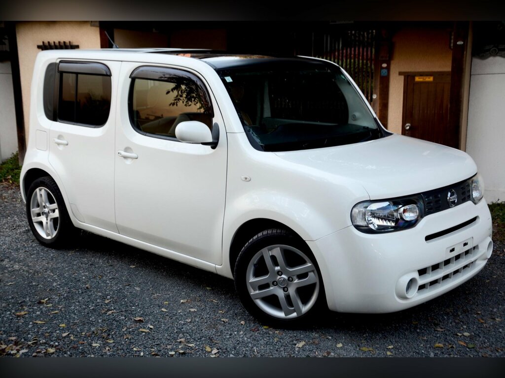 Nissan Cube Hatchback Brown #1