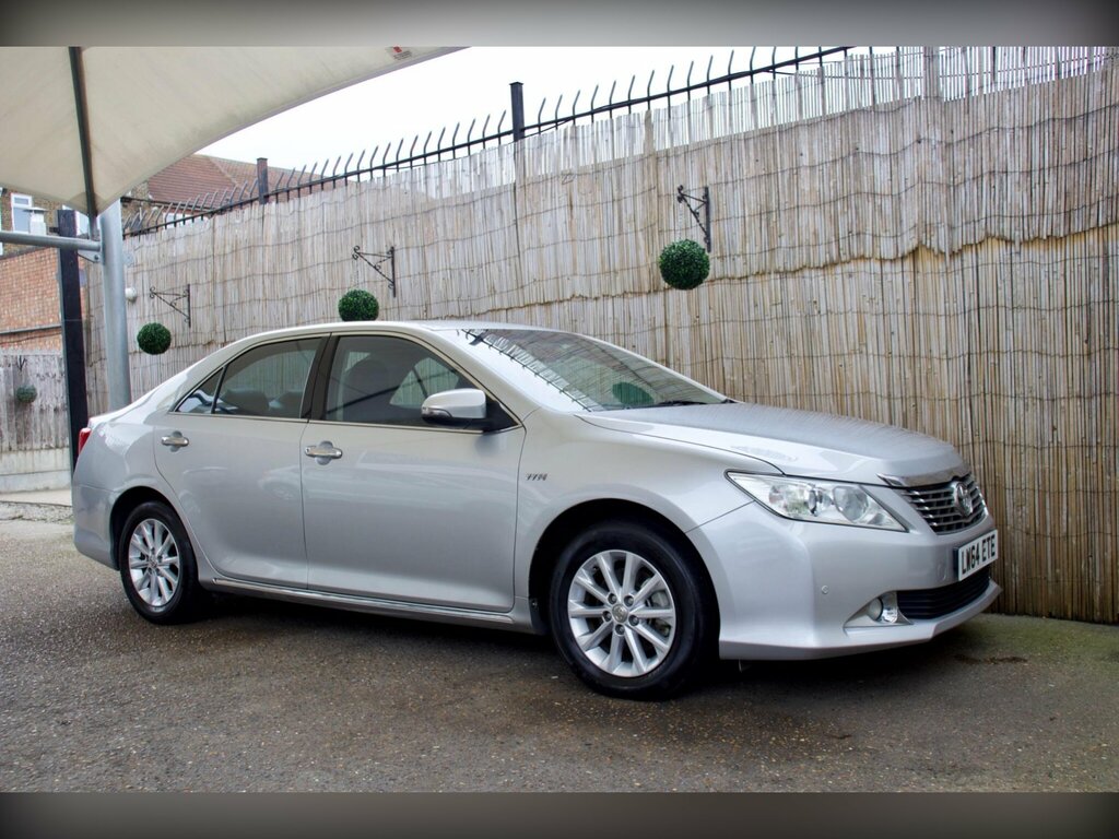 Toyota Camry Excel White #8