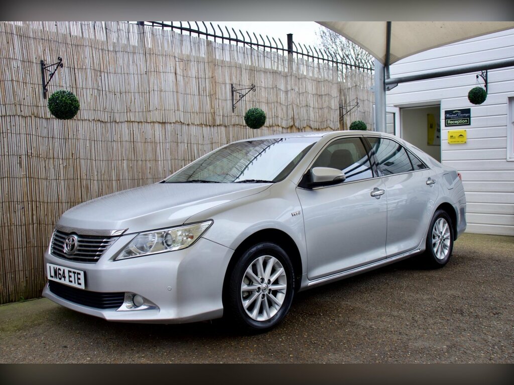 Toyota Camry Excel White #1