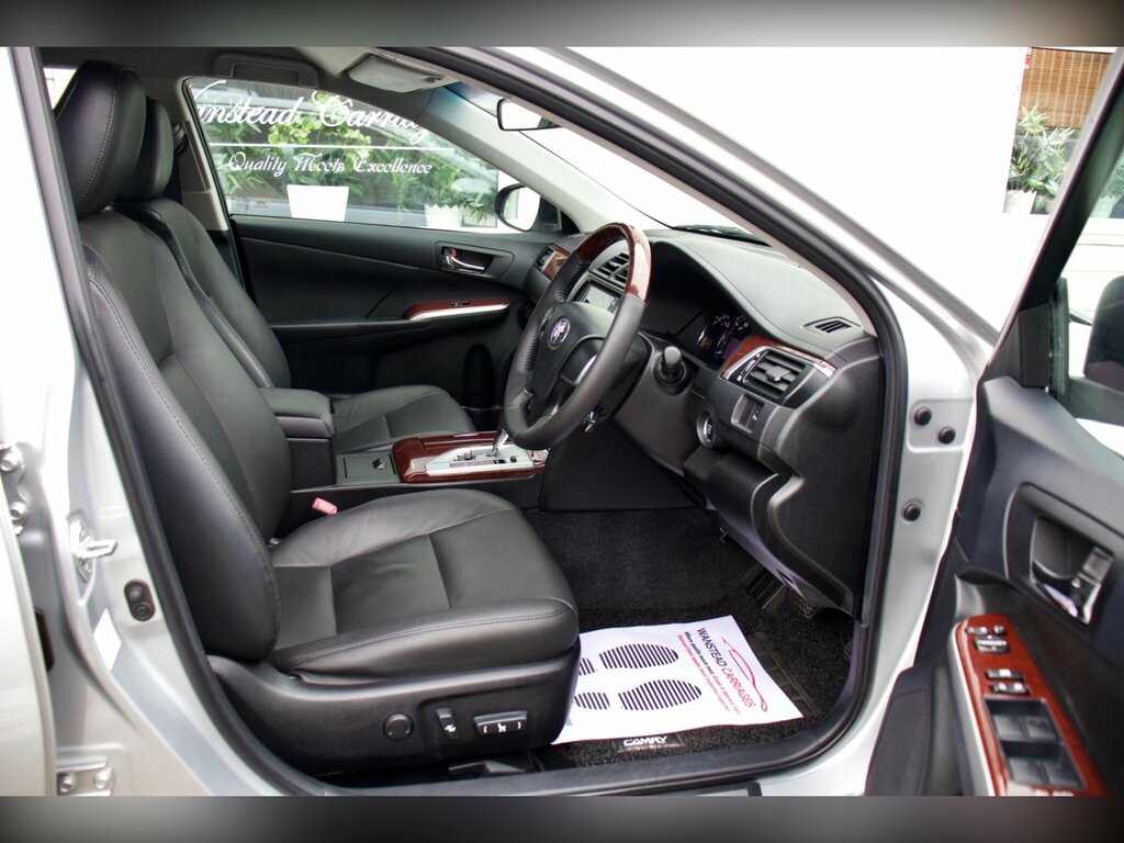 Toyota Camry Excel White #2