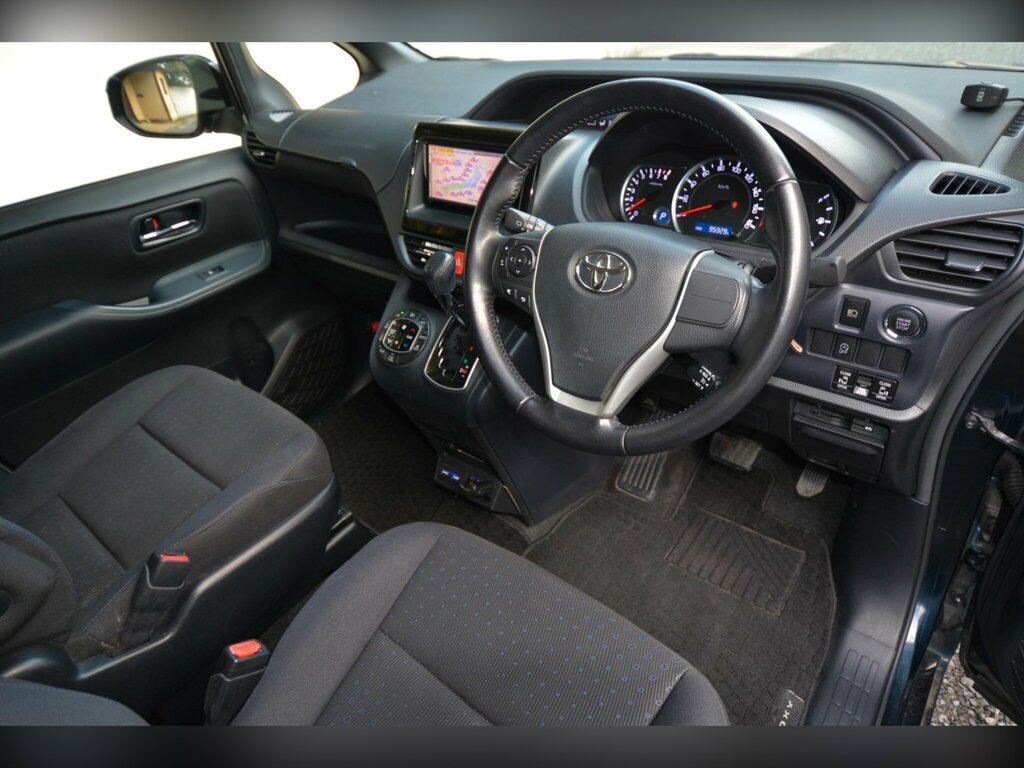 Toyota Voxy V Edition - Service History - Ulez Blue #2