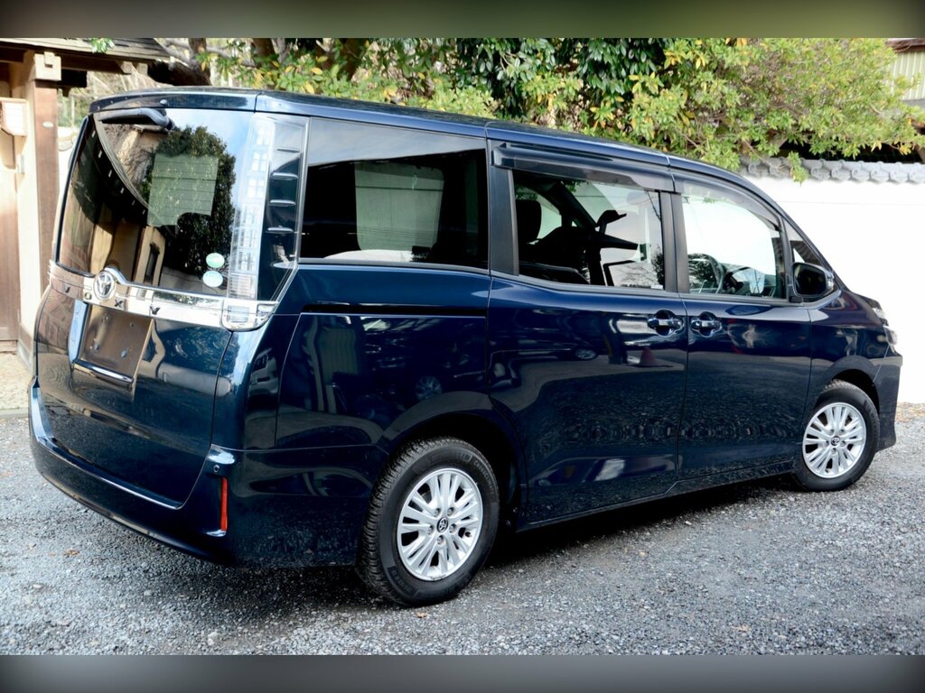Toyota Voxy V Edition - Service History - Ulez Blue #5
