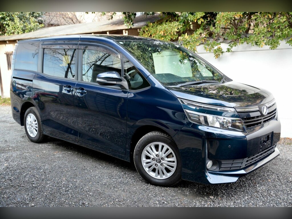 Toyota Voxy V Edition - Service History - Ulez Blue #3