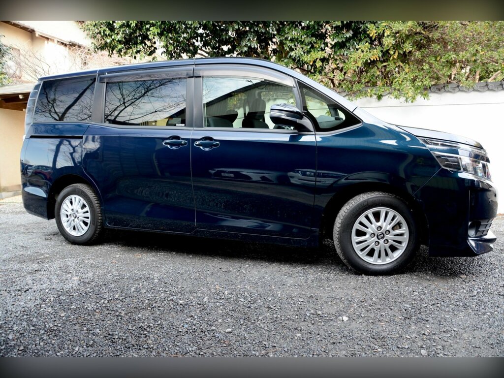 Toyota Voxy V Edition - Service History - Ulez Blue #6
