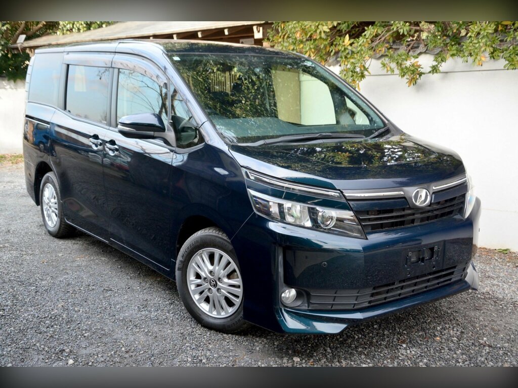 Toyota Voxy V Edition - Service History - Ulez Blue