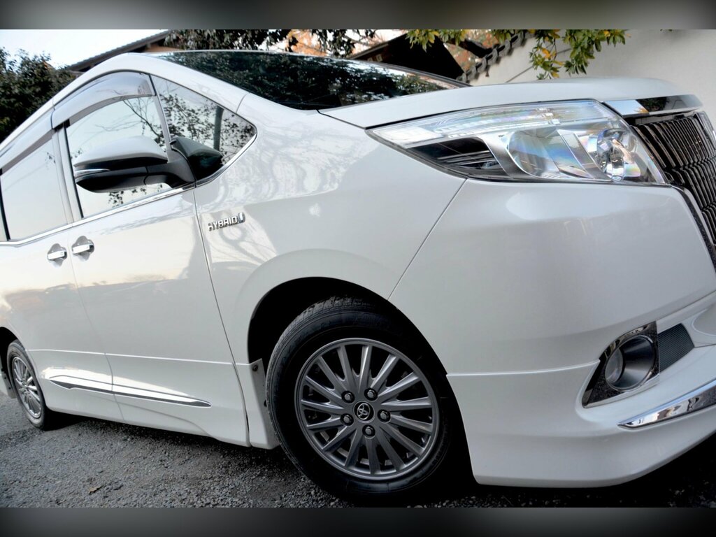 Toyota  1.8 Hybrid Gi Edition-modellista Styling KH15ECZ White #4