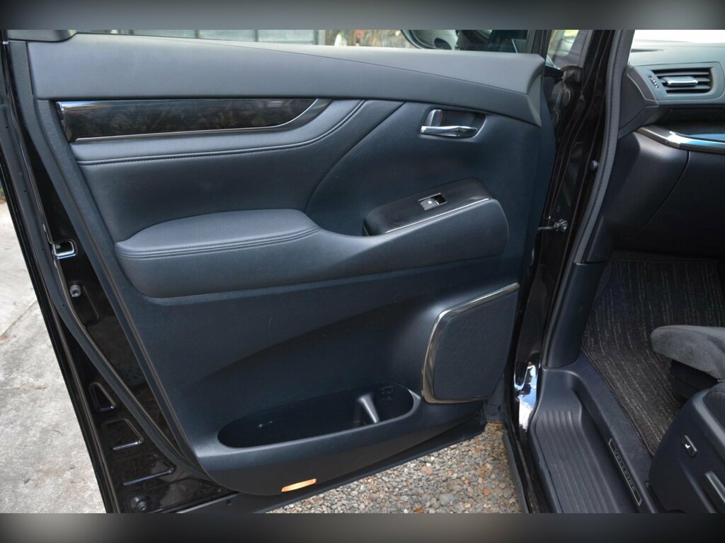 Toyota Vellfire Hybrid Black #33